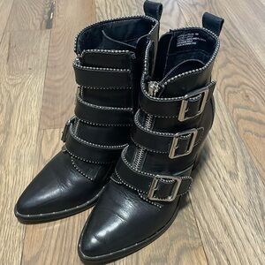 Steve Madden size 6M boots